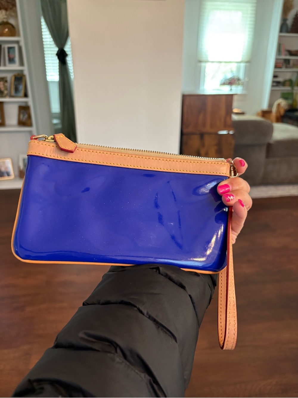 Dooney & Bourke Royal Blue Patent Leather Wristlet with Tan Trim - Picture 3 of 8